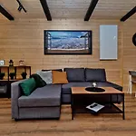 Dwie Fale W Centrum, Blisko Plazy