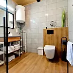 Dwie Fale W Centrum, Blisko Plazy Dağ evi *